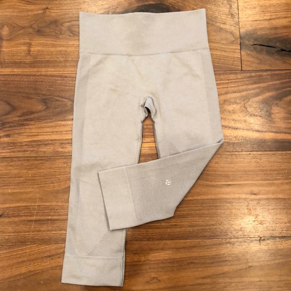 Lululemon grey Flo and Go crop compression tights